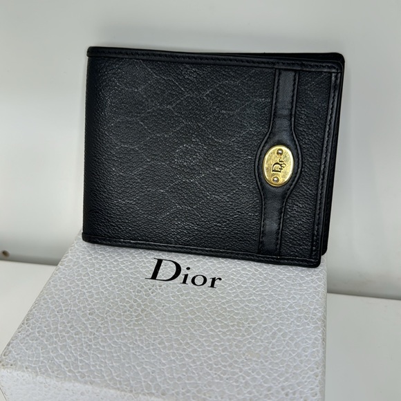 Dior man’s wallet extra slim A beautiful Leather wallet made by Dior luxury. - Picture 10 of 13